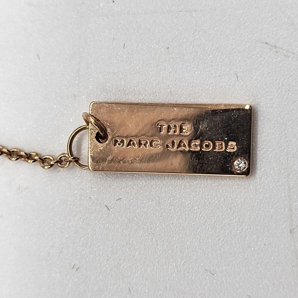 The Marc Jacobs Medallion Pendant Necklace Pink Red Rose Gold Tone - Picture 4 of 7